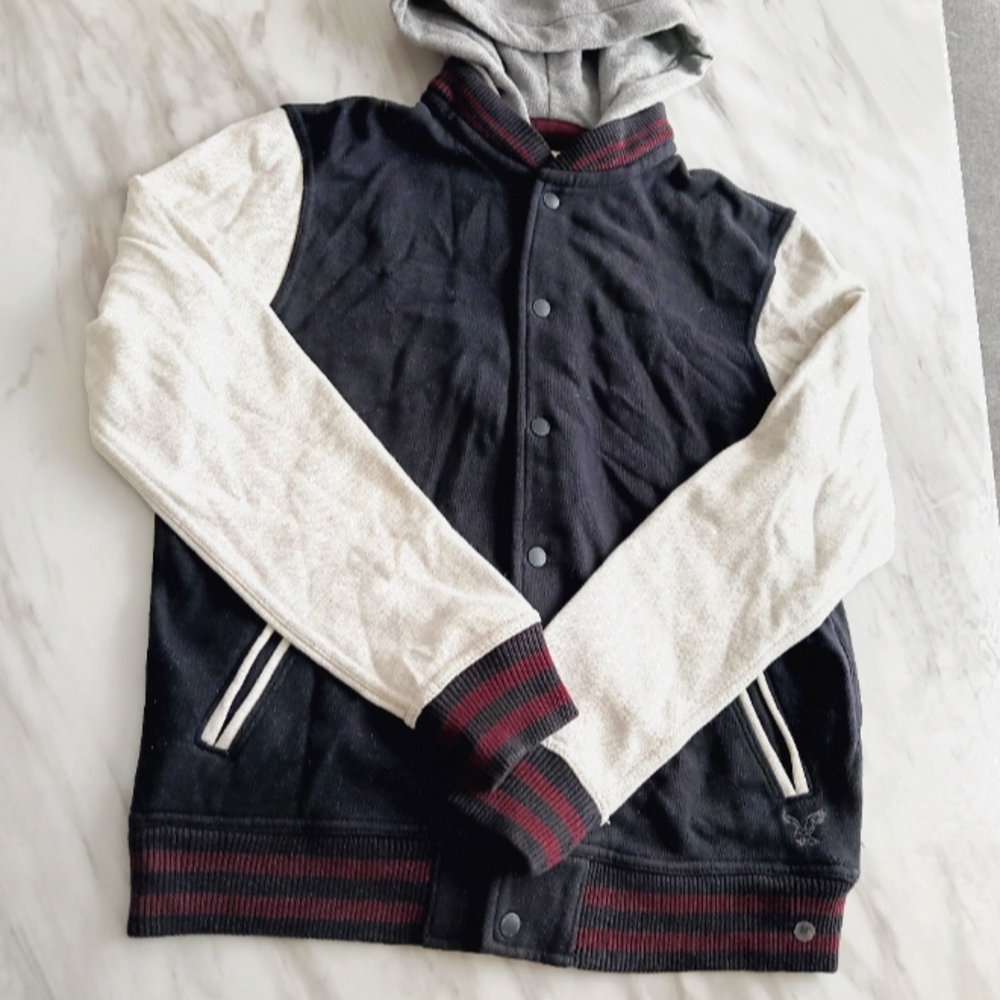 American eagle men's pullover buttoned up hoodie